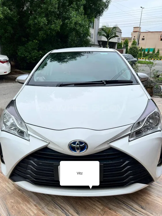 Toyota Vitz 2017 for Sale in Lahore Image-1