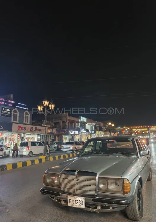 Mercedes Benz E Class 1982 for Sale in Abbottabad Image-1