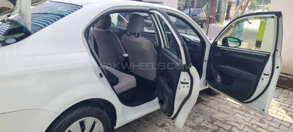 Toyota Corolla 2016 for Sale in Peshawar Image-1