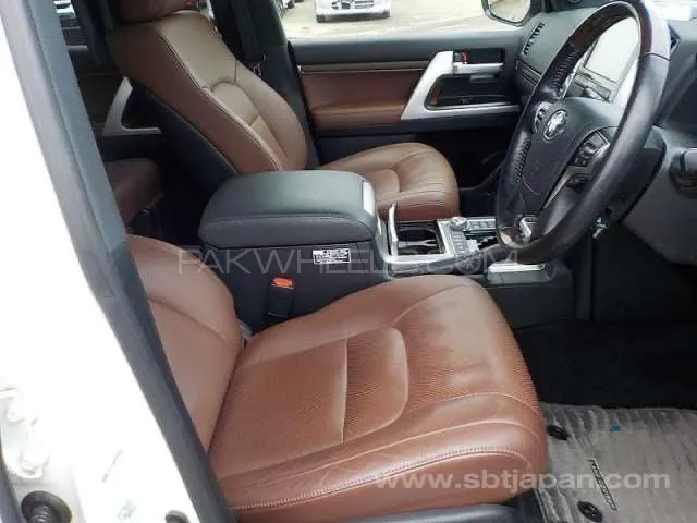 Toyota Land Cruiser 2020 for Sale in Karachi Toyota Land Cruiser 2020 for Sale in Karachi Image-7