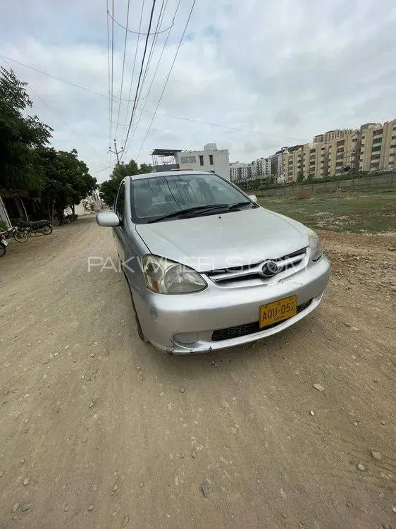 Toyota Platz 2004 for Sale in Karachi Image-1
