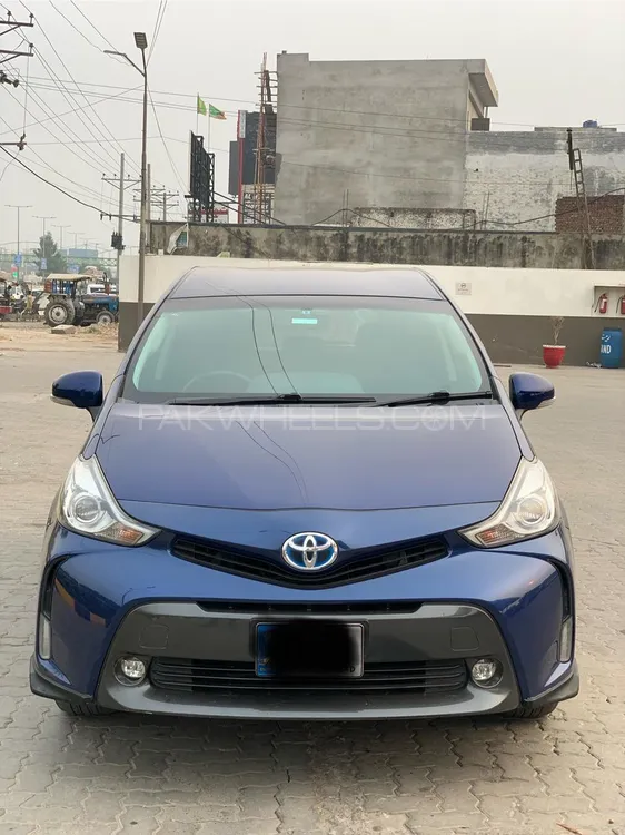 Toyota Prius Alpha 2015 for Sale in Lahore Image-1