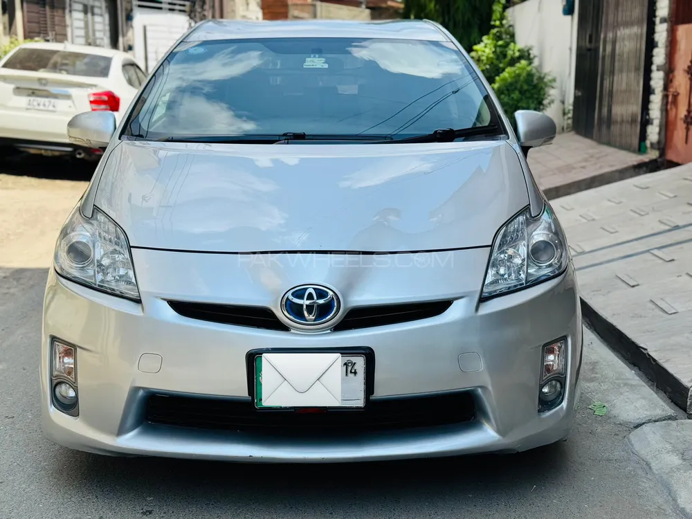 Toyota Prius 2010 for Sale in Lahore Image-1