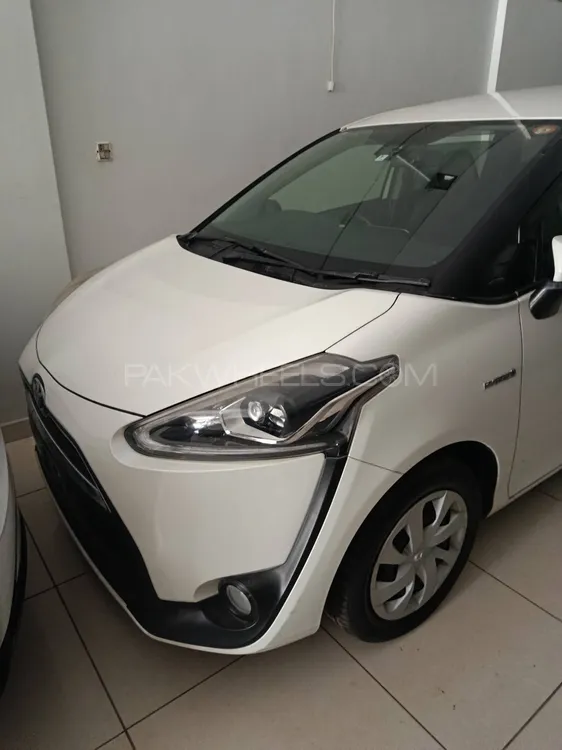 Toyota Sienta 2018 for Sale in Karachi Image-1