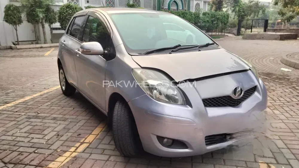 Toyota Vitz 2010 for Sale in Lahore Image-1