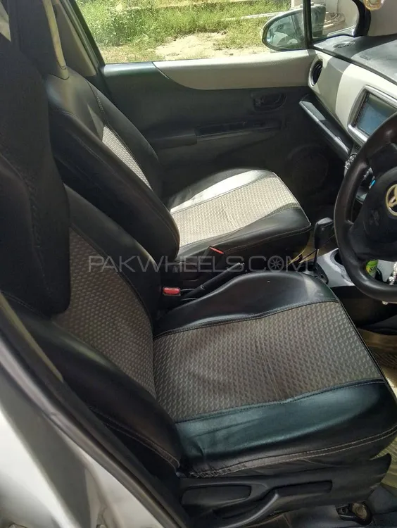 Toyota Vitz 2011 for Sale in Lakki marwat Image-1
