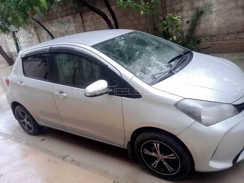 Toyota Vitz 2015 for Sale in Karachi Image-1