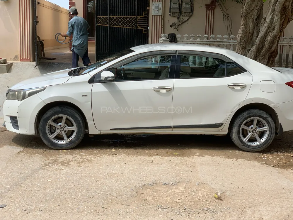 Toyota Corolla 2015 for Sale in Karachi Image-1
