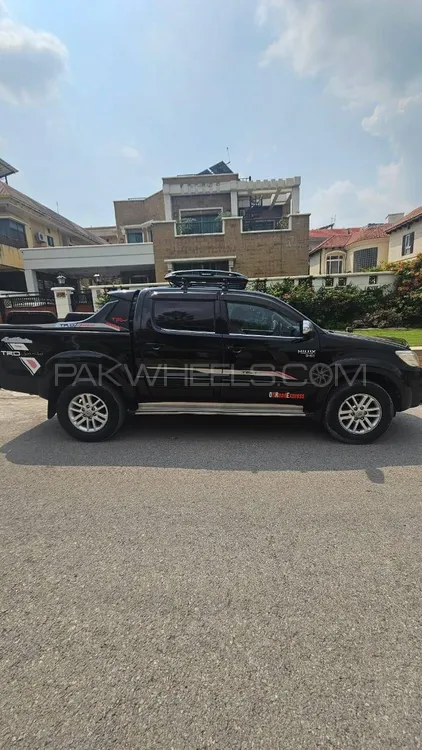 Toyota Hilux 2015 for Sale in Islamabad Image-1