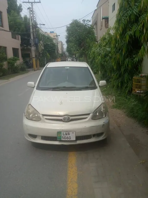 Toyota Platz 2004 for Sale in Lahore Image-1