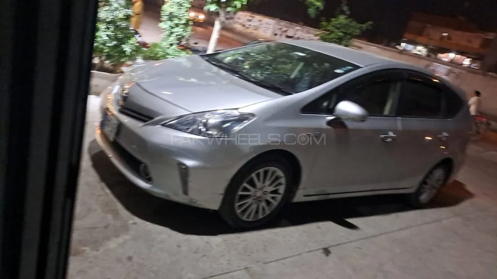 Toyota Prius Alpha 2014 for Sale in Lahore Image-1