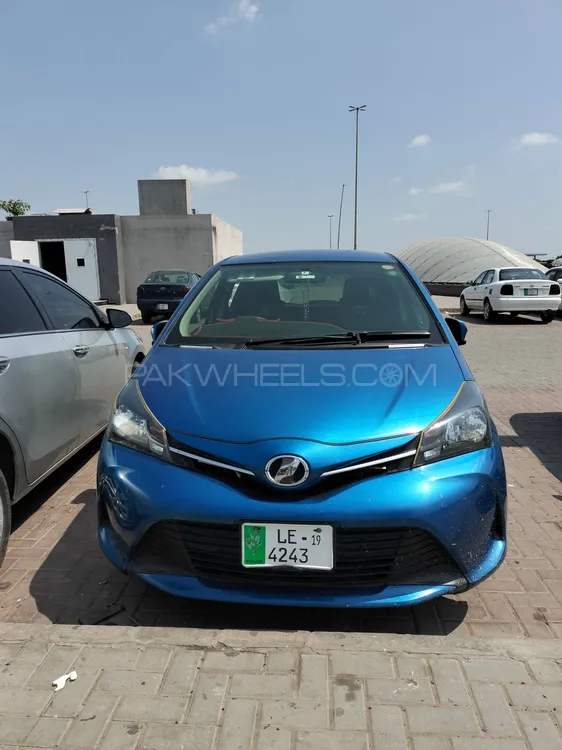 Toyota Vitz 2015 for Sale in Lahore Image-1