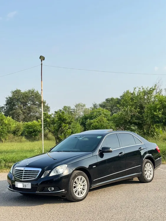 Mercedes Benz E Class 2010 for Sale in Islamabad Image-1