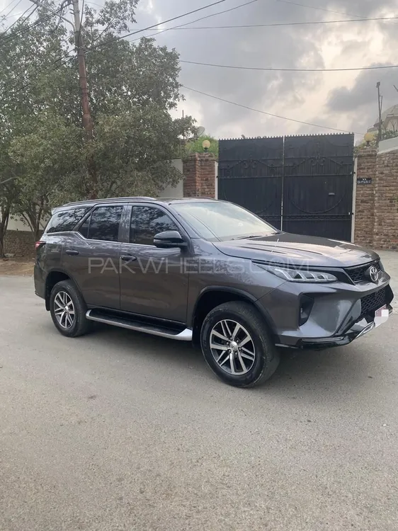 Toyota Fortuner 2020 for Sale in Karachi Image-1
