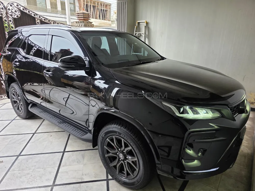 Toyota Fortuner 2025 for Sale in Peshawar Image-1