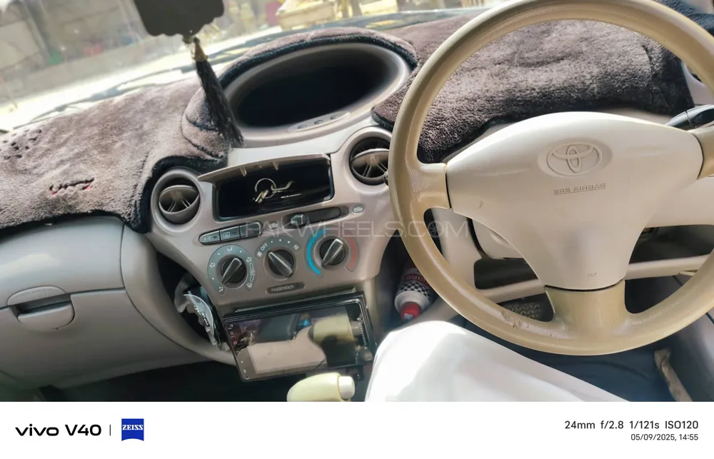 Toyota Platz 2002 for Sale in Karachi Image-1