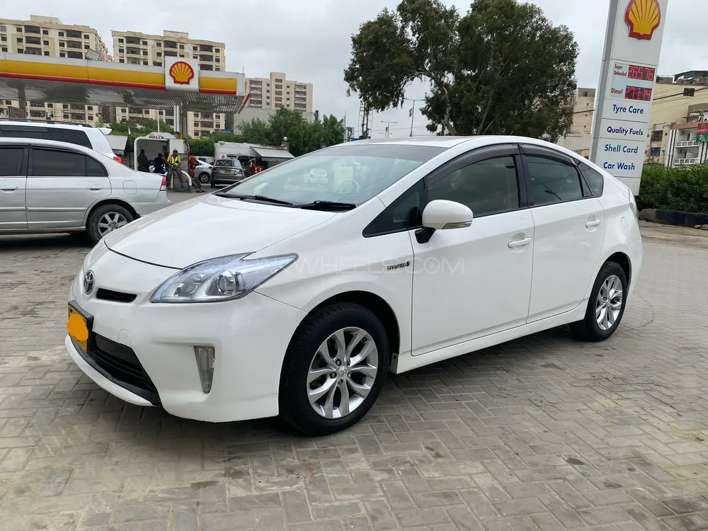 Toyota Prius 2012 for Sale in Karachi Image-1