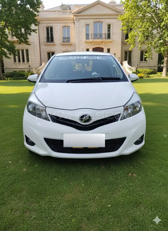 Toyota Vitz 2015 for Sale in Karachi Image-1