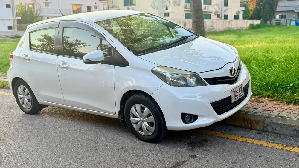 Toyota Vitz 2013 for Sale in Islamabad Image-1