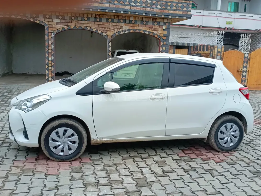 Toyota Vitz 2022 for Sale in Gujrat Image-1
