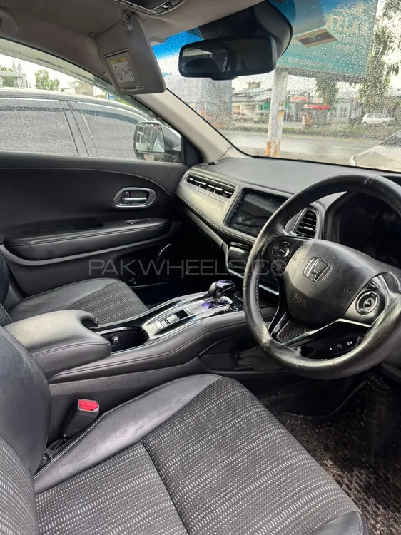Honda Vezel 2014 for Sale in Attock Image-1