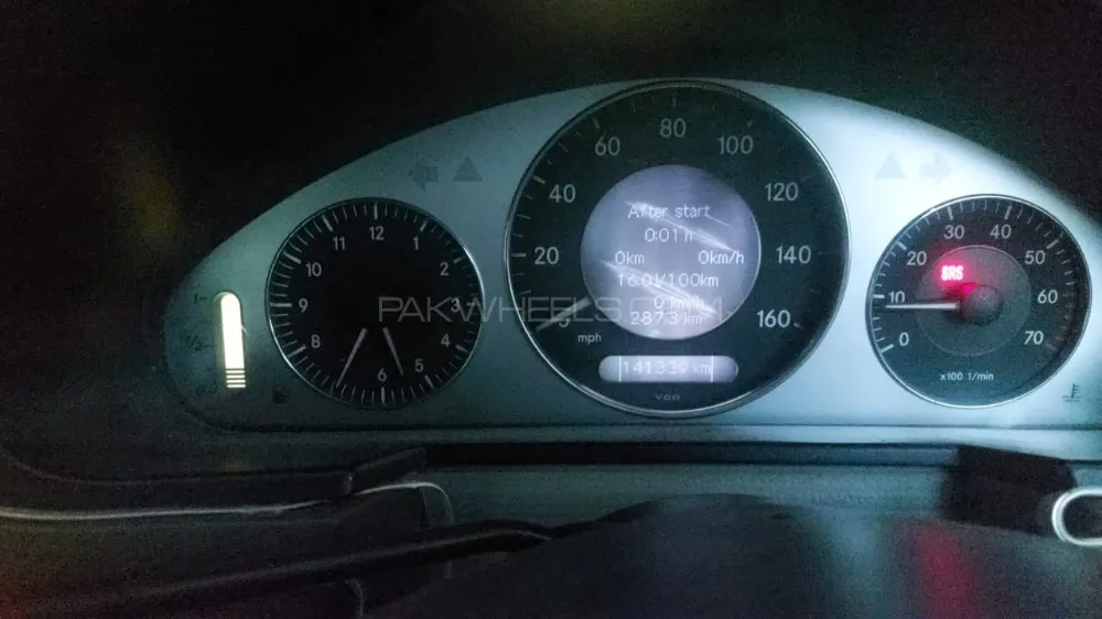Mercedes Benz E Class 2004 for Sale in Peshawar Image-1