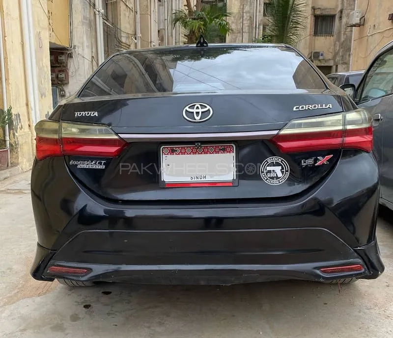 Toyota Corolla 2015 for Sale in Karachi Image-1
