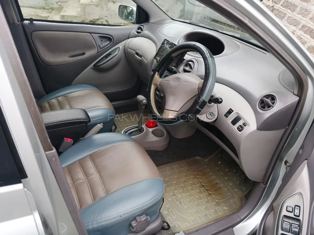 Toyota Platz 2000 for Sale in Lahore Toyota Platz 2000 for Sale in Lahore Image-1