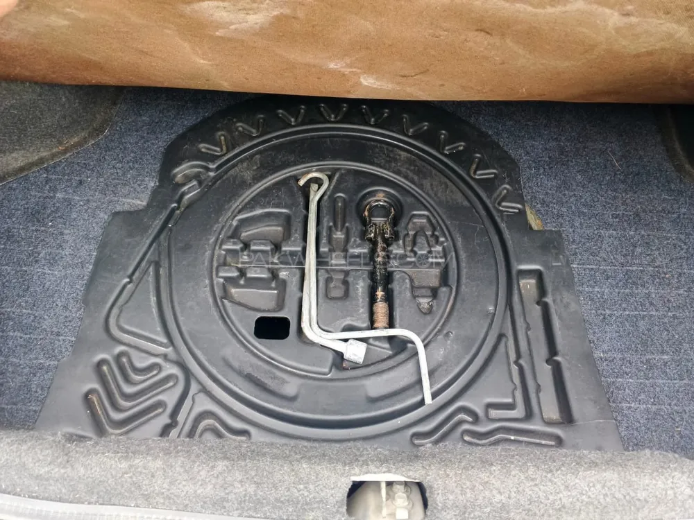 Toyota Platz 2000 for Sale in Lahore Toyota Platz 2000 for Sale in Lahore Image-6