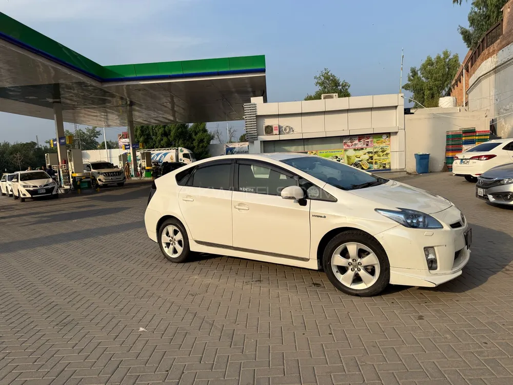 Toyota Prius 2010 for Sale in Peshawar Image-1