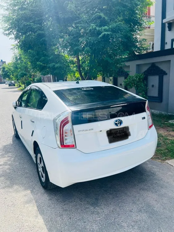 Toyota Prius 2014 for Sale in Multan Toyota Prius 2014 for Sale in Multan Image-1