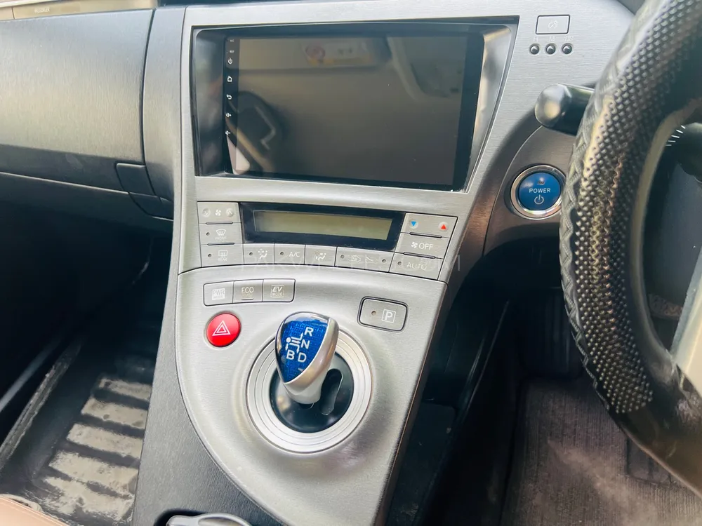 Toyota Prius 2014 for Sale in Multan Toyota Prius 2014 for Sale in Multan Image-9