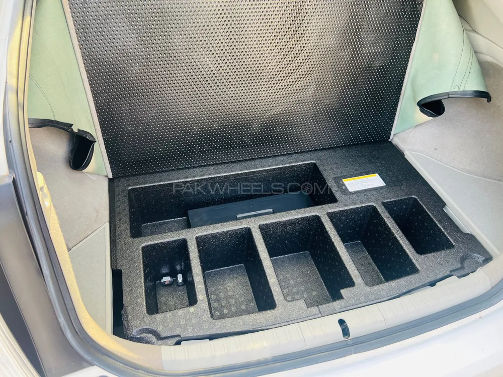 Toyota Prius 2014 for Sale in Multan Toyota Prius 2014 for Sale in Multan Image-5