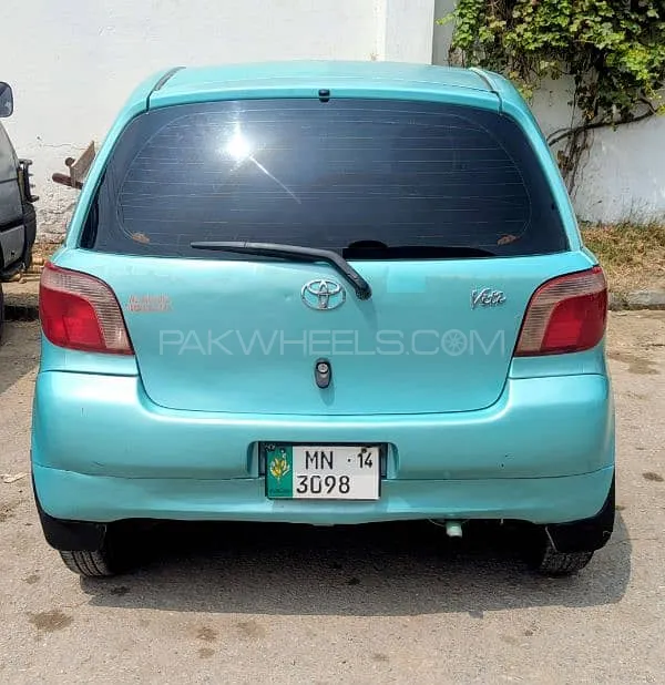 Toyota Vitz 2000 for Sale in Peshawar Image-1