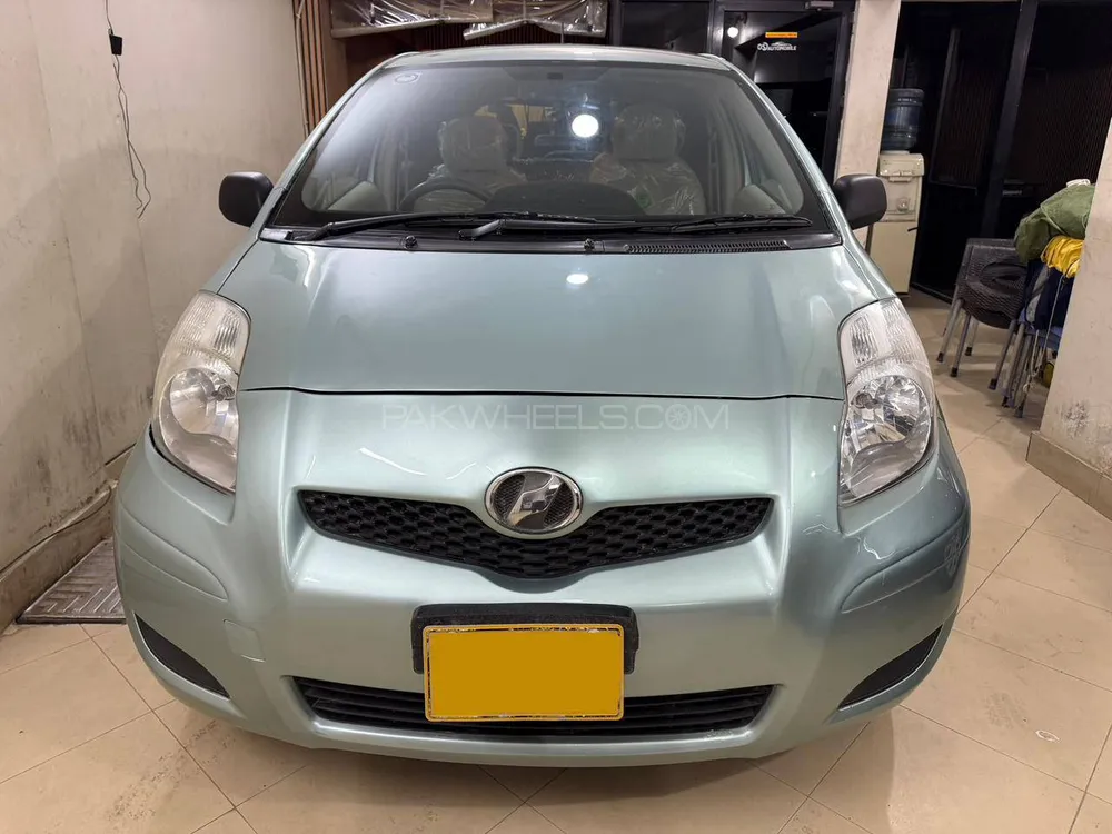 Toyota Vitz 2010 for Sale in Karachi Image-1