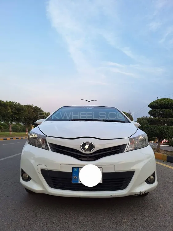 Toyota Vitz 2012 for Sale in Wah cantt Image-1
