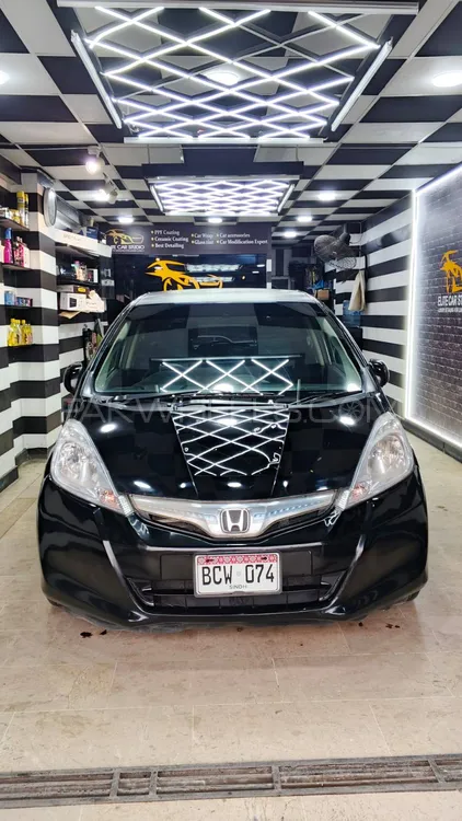 Honda Fit 2011 for Sale in Karachi Image-1