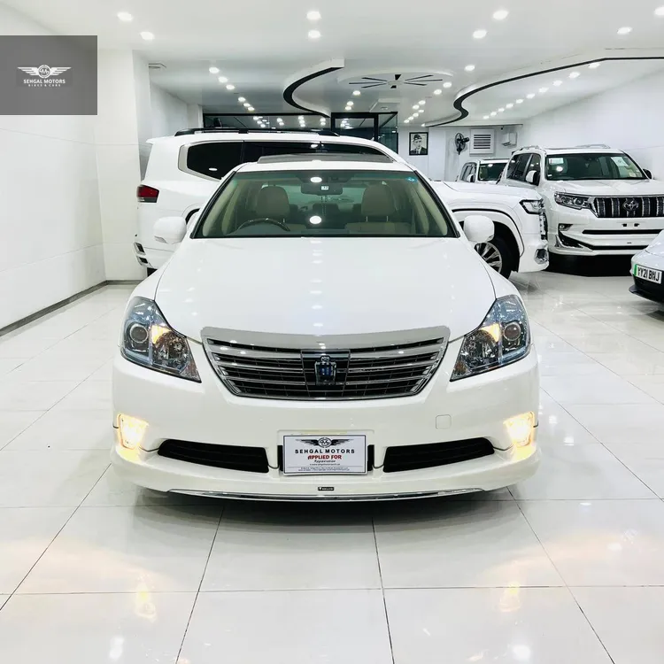 Toyota Crown 2011 for Sale in Islamabad Image-1