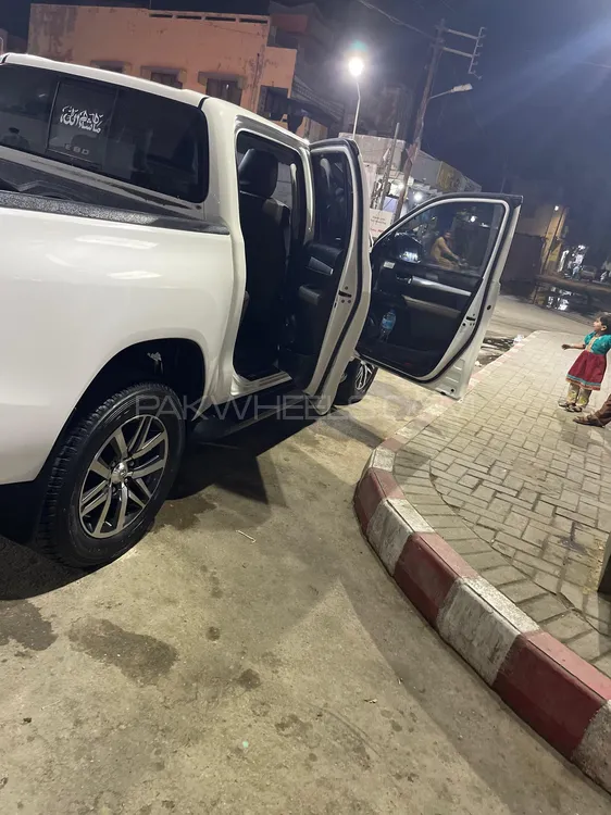 Toyota Hilux 2021 for Sale in Karachi Image-1