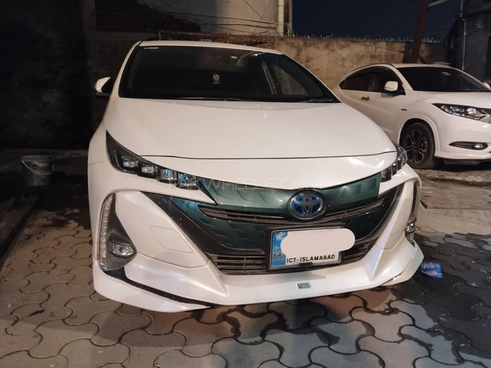 Toyota Prius 2017 for Sale in Islamabad Image-1