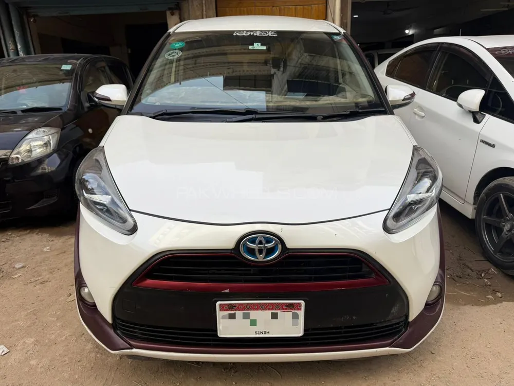 Toyota Sienta 2016 for Sale in Karachi Image-1
