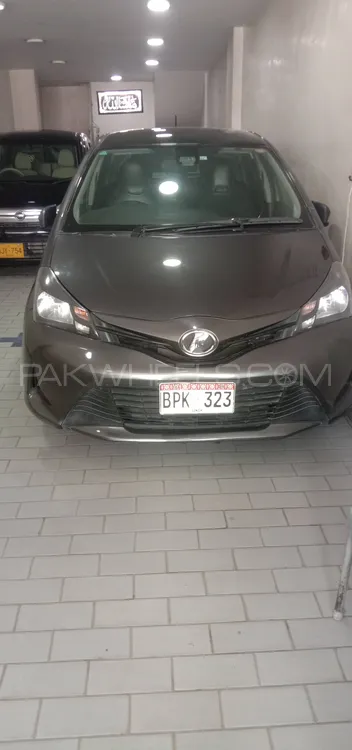Toyota Vitz 2015 for Sale in Karachi Image-1