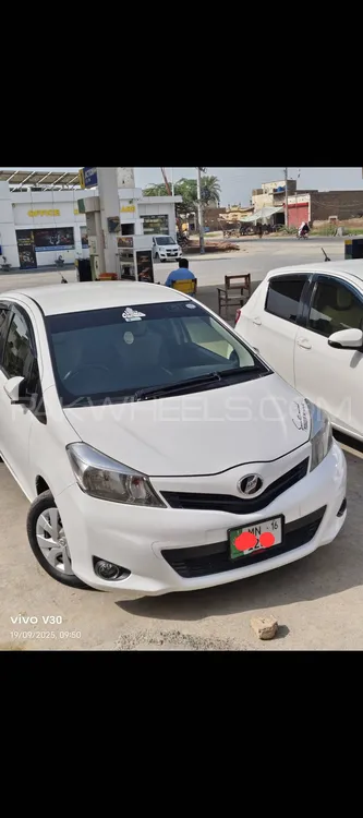 Toyota Vitz 2012 for Sale in Jhang Image-1