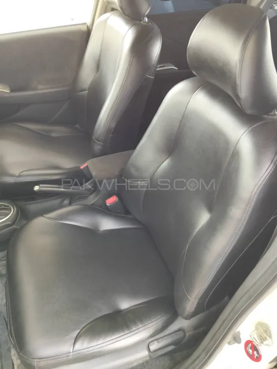 Honda Fit 2011 for Sale in Karachi Image-1