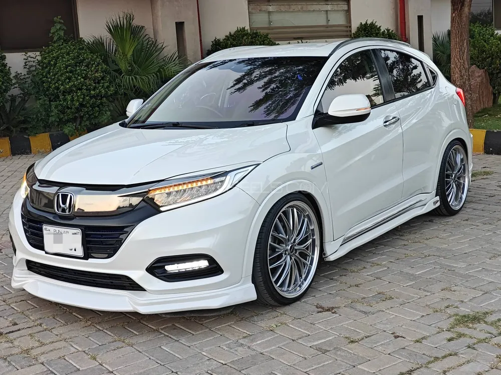 Honda Vezel 2018 for Sale in Islamabad Image-1