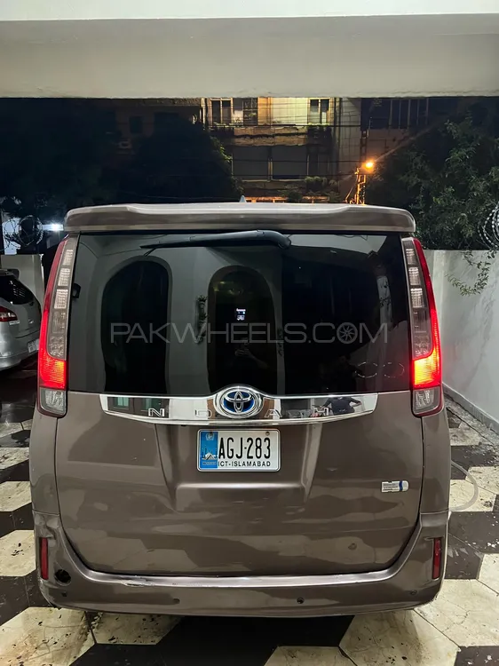Toyota Noah 2015 for Sale in Lahore Image-1