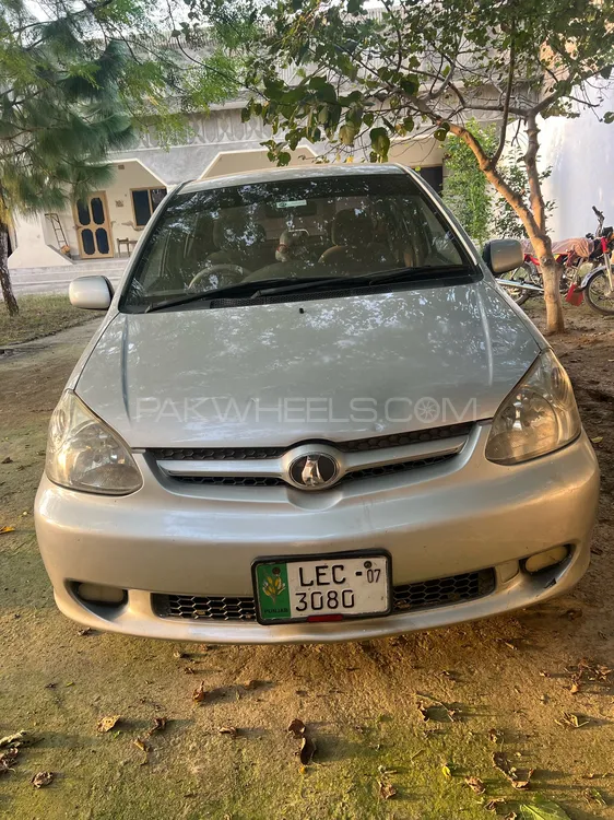 Toyota Platz 2004 for Sale in Mardan Image-1