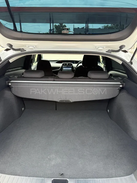 Toyota Prius 2021 for Sale in Sialkot Toyota Prius 2021 for Sale in Sialkot Image-16