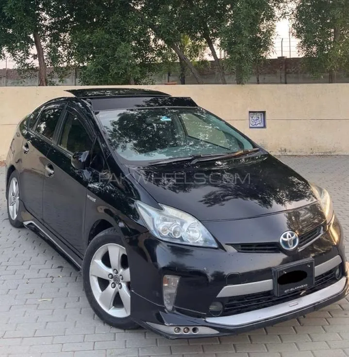 Toyota Prius 2013 for Sale in Faisalabad Image-1