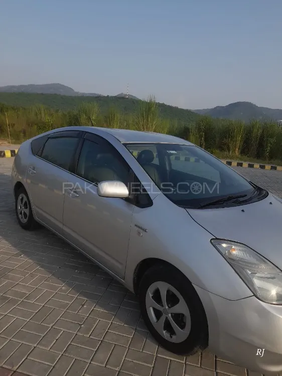 Toyota Prius 2010 for Sale in Islamabad Image-1